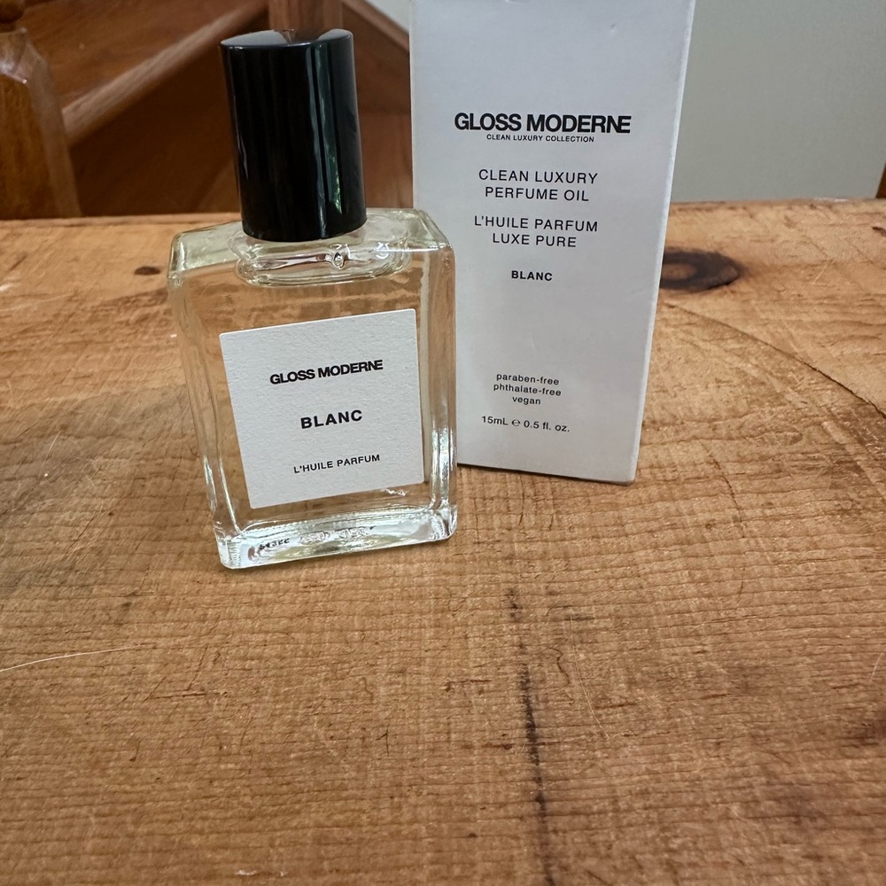 Gloss Moderne Blanc Perfume NWOT